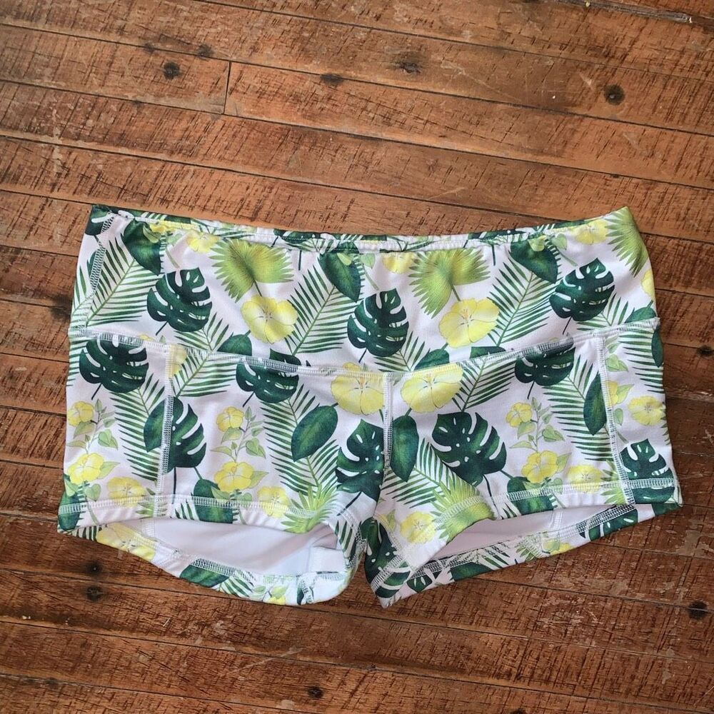Cleo palm tree print contour barbella low rise shorts